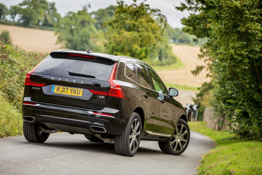  Volvo XC60 T8 Inscription 2017 года  (UK) (фото 18 из 40)